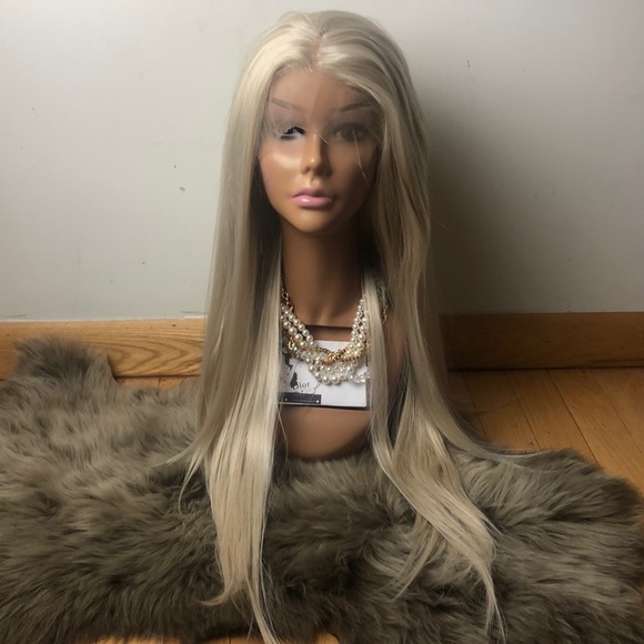 💫Fiona  22” Light BLONDE  LACE FRONT Wig *NWT* - Picture 3 of 8